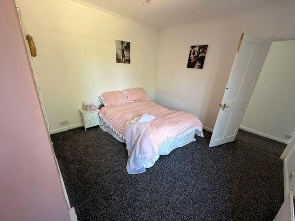 House in Kettering, Avondale - More