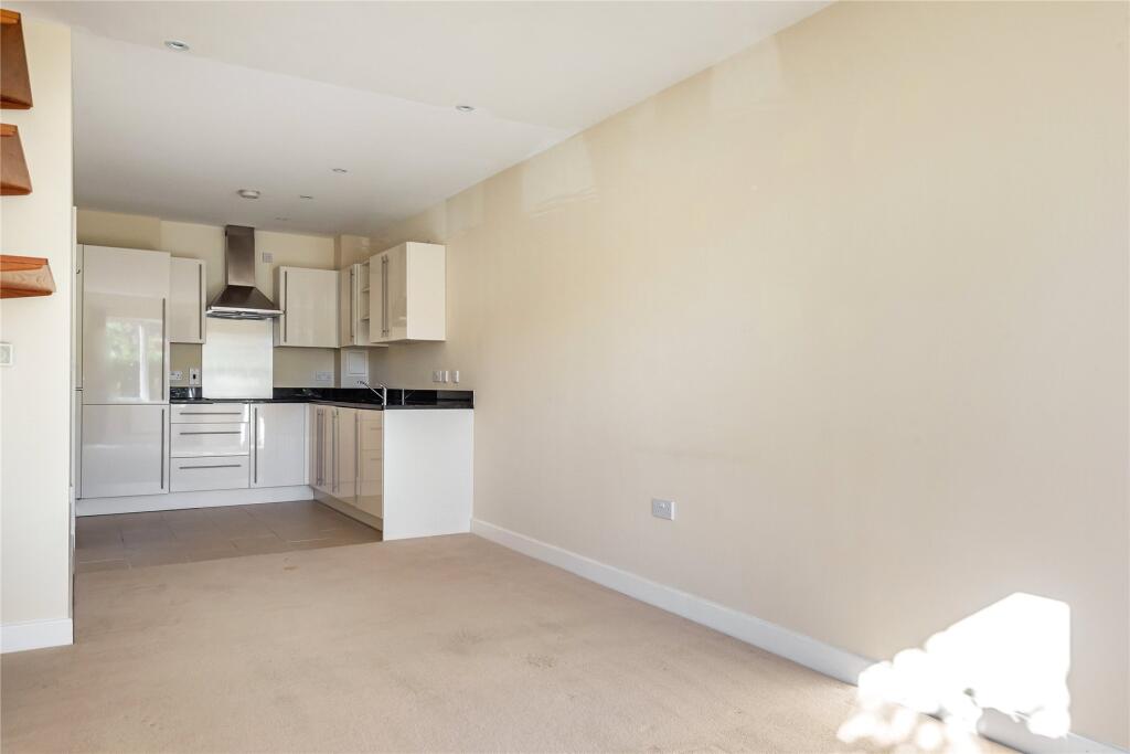 Apartment in Waverley, Haslemere - More