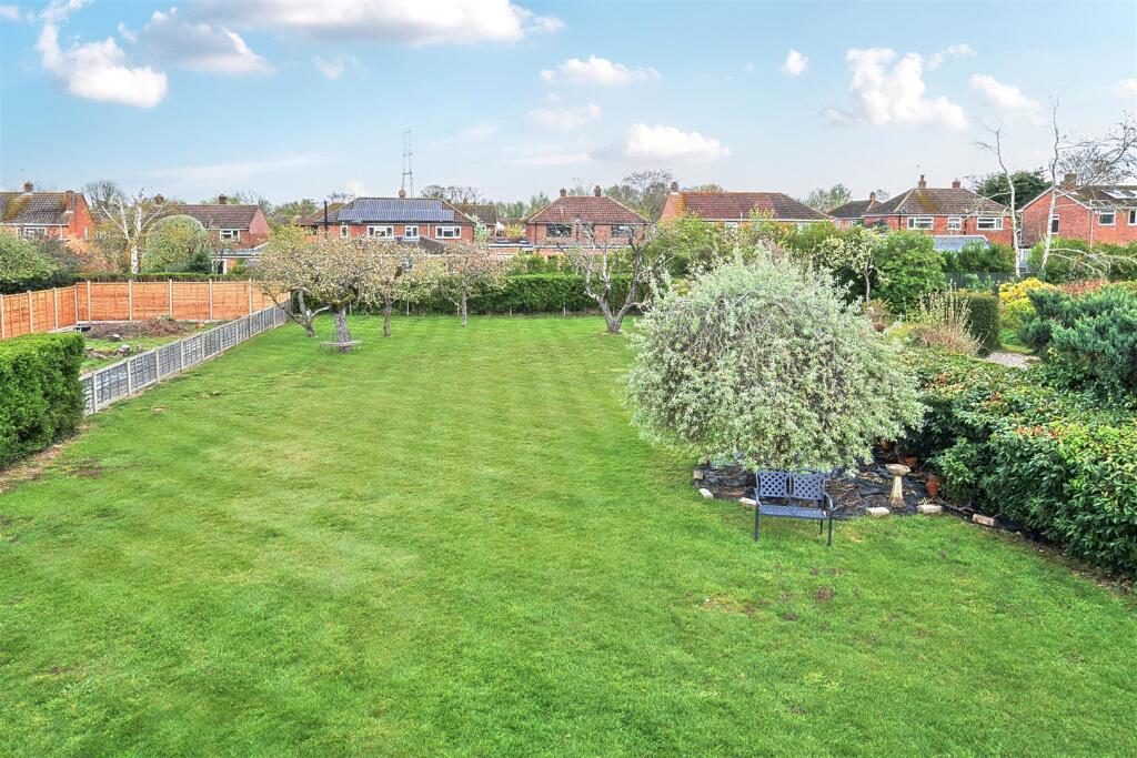 Bramley Road, Sherfield-On-Loddon, RG27 photo 4