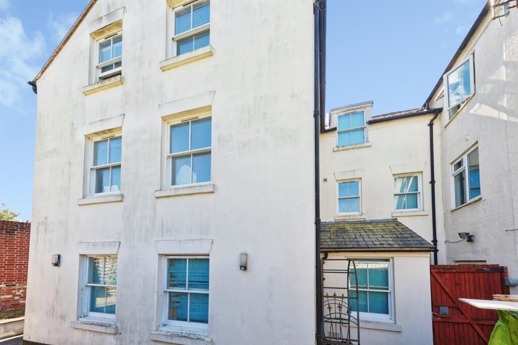 Apartment in Canterbury, Kent - View 2