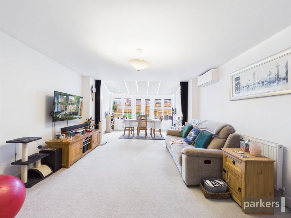 Elm Drive, Woodley, Reading, Berkshire, RG5 photo 2