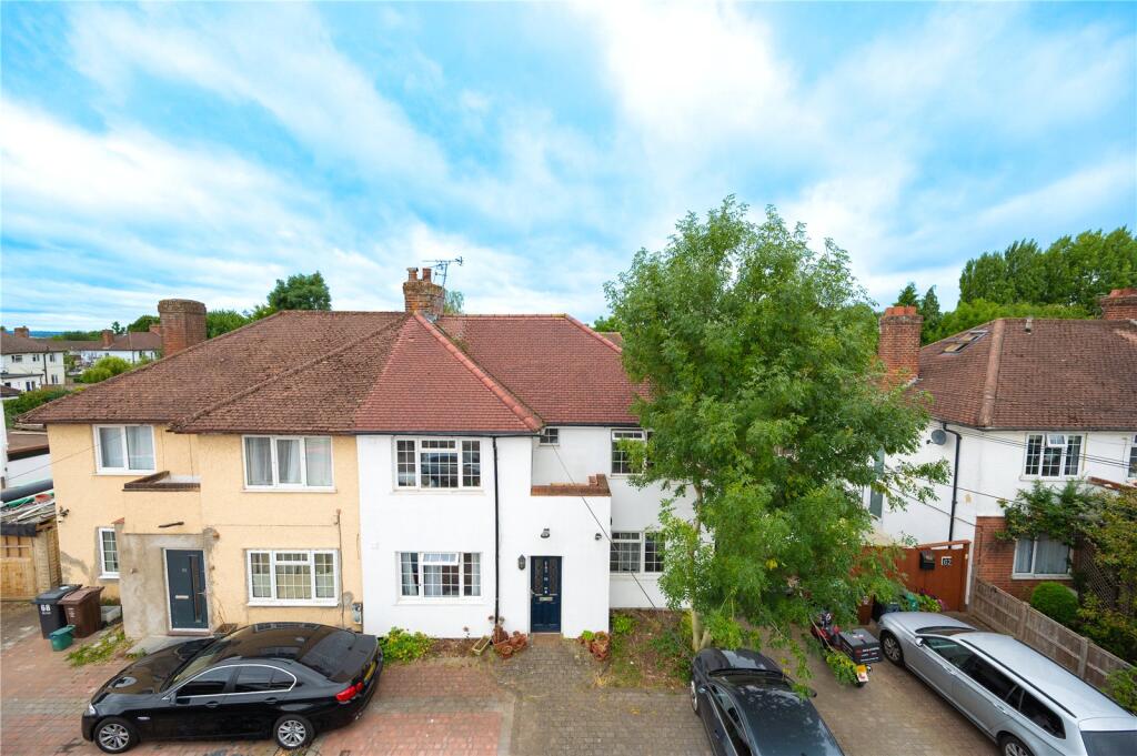 2-bed flat on Tavistock Avenue, St. Albans, Hertfordshire, AL1, £275,000
