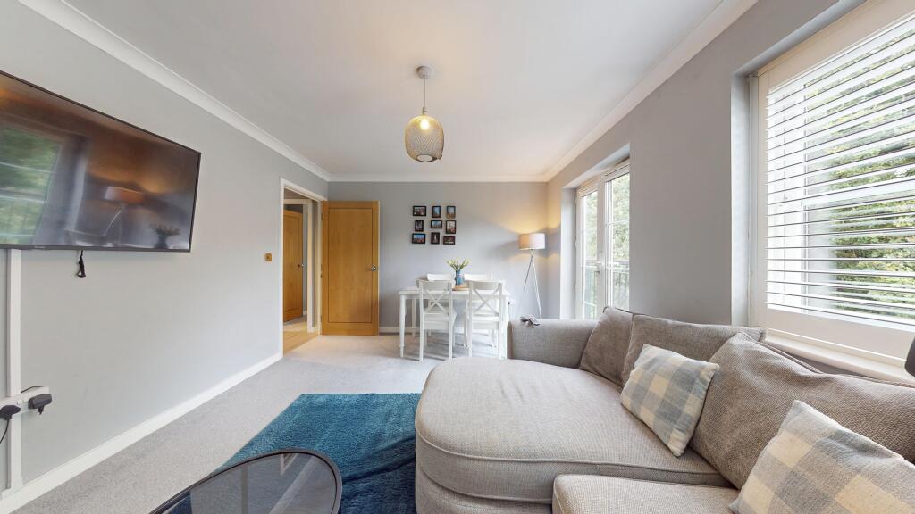 Apartment in Cardiff, Thornhill - View 4