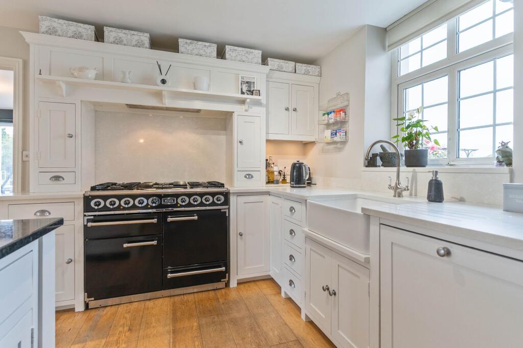 House in Newport - View 5