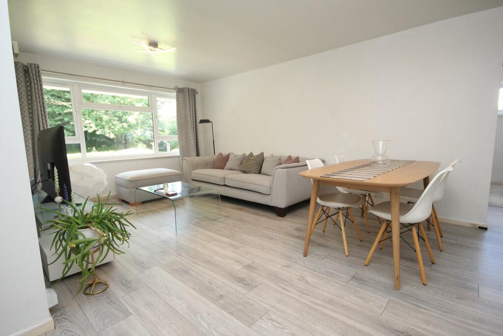 72 Surrey Road, WESTBOURNE, BH4 photo 4