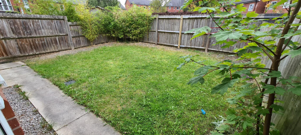 3 bedroom semi-detached house for rent