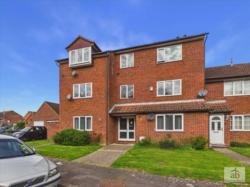 1-bed flat on Ashground Close, Trimley St. Martin, £79,995