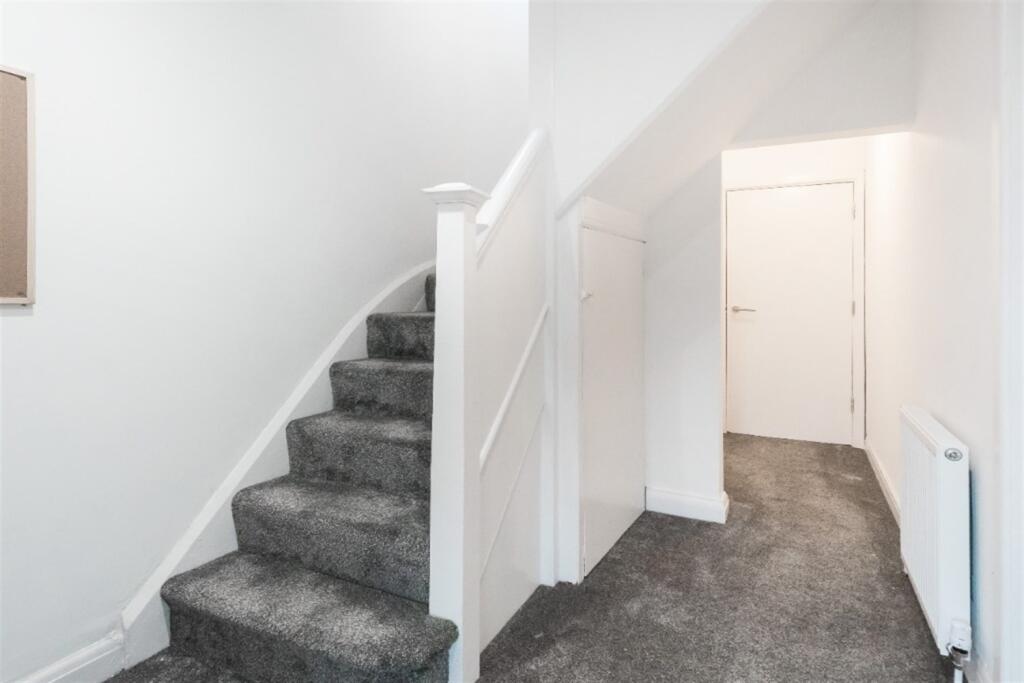 4 bedroom semi-detached house for rent