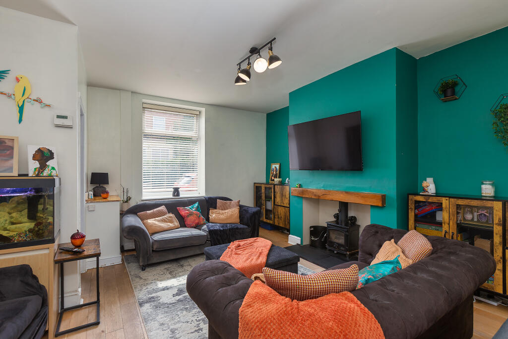 House in Oldham, Greater Manchester - View 5