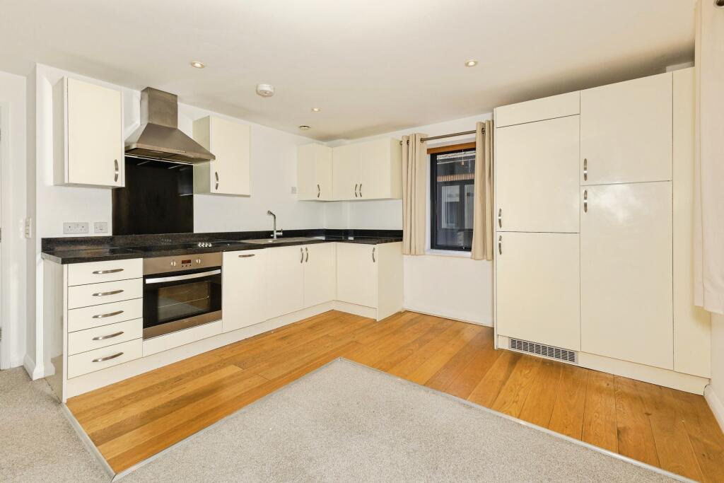 Main image of property: Kings Road, Reading, RG1