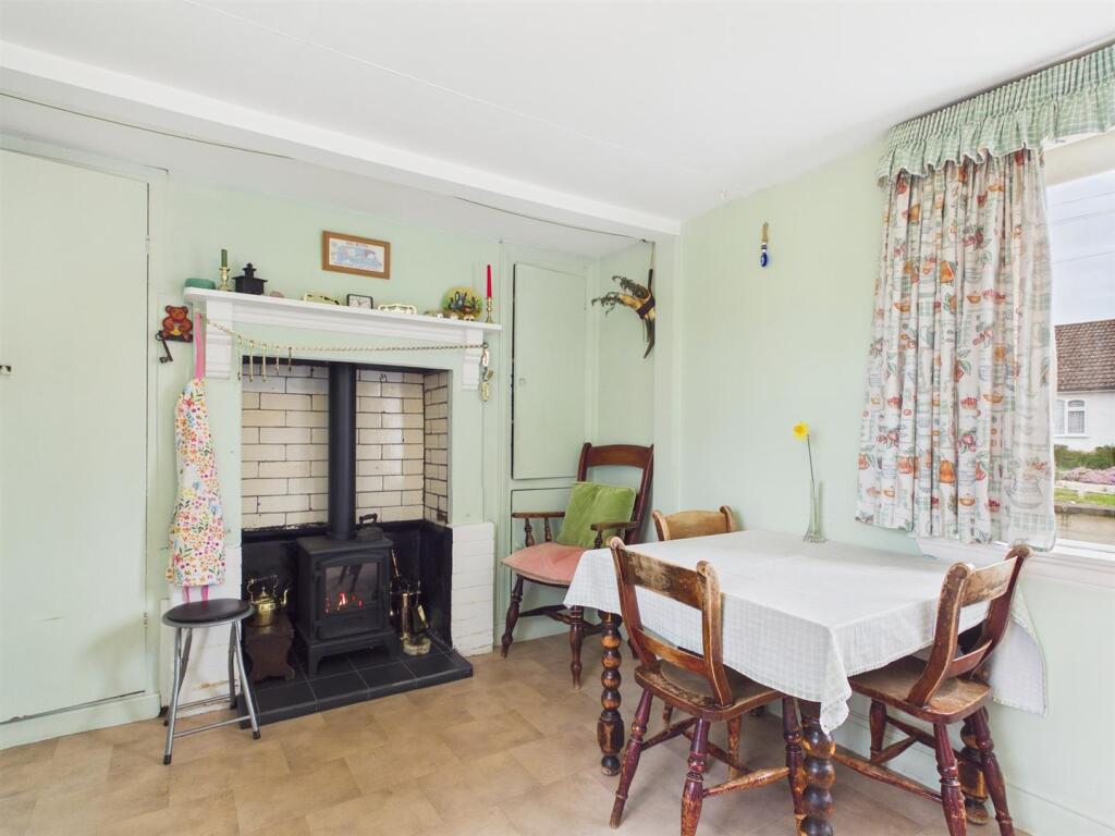 House in South Staffordshire, Gallowstree Elm, Kinver - More