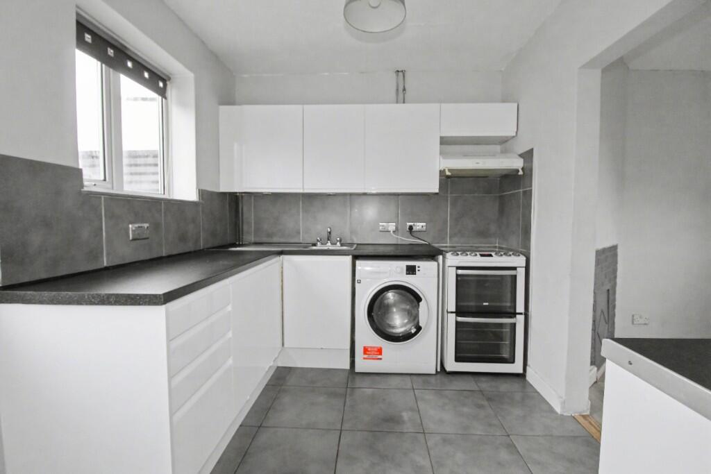Trenchard Close, Walton-On-Thames, Surrey, KT12 photo 4