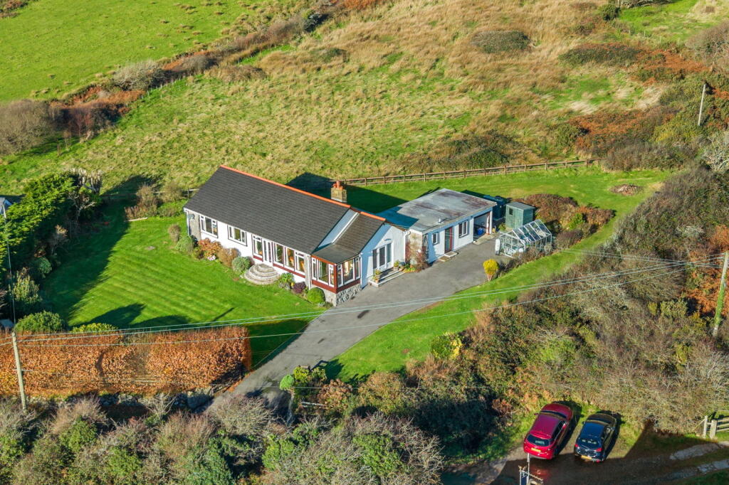Main image of property: Ceffyl Gwyn, School Lane, Rhossili, Gower, Swansea, SA3 1PJ