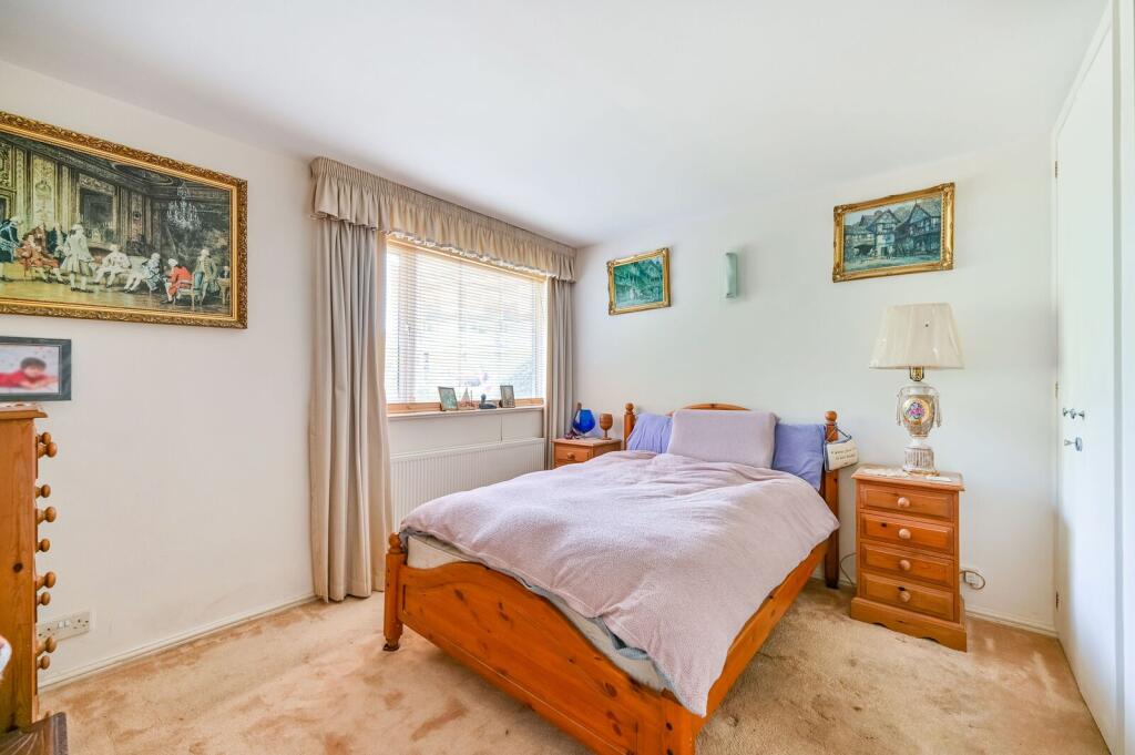 Apartment in Kingston upon Thames - More