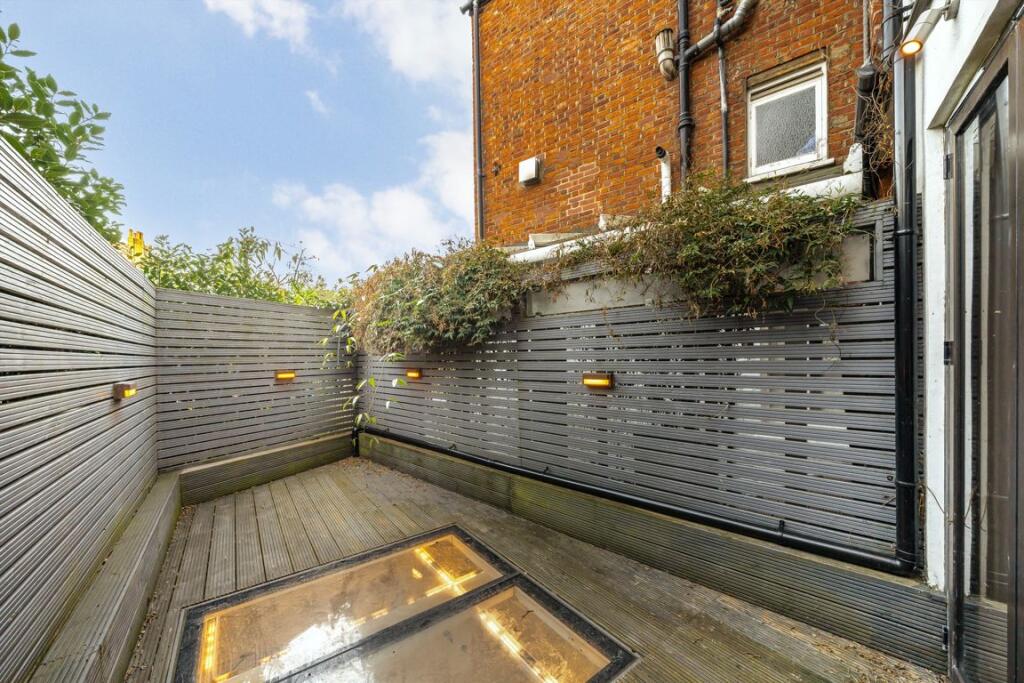 3 bedroom semi-detached house for rent