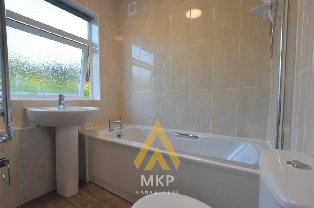 5 bedroom terraced house for rent