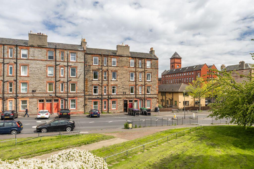 Main image of property: 120/2 Restalrig Road South, Edinburgh, EH7 6JA