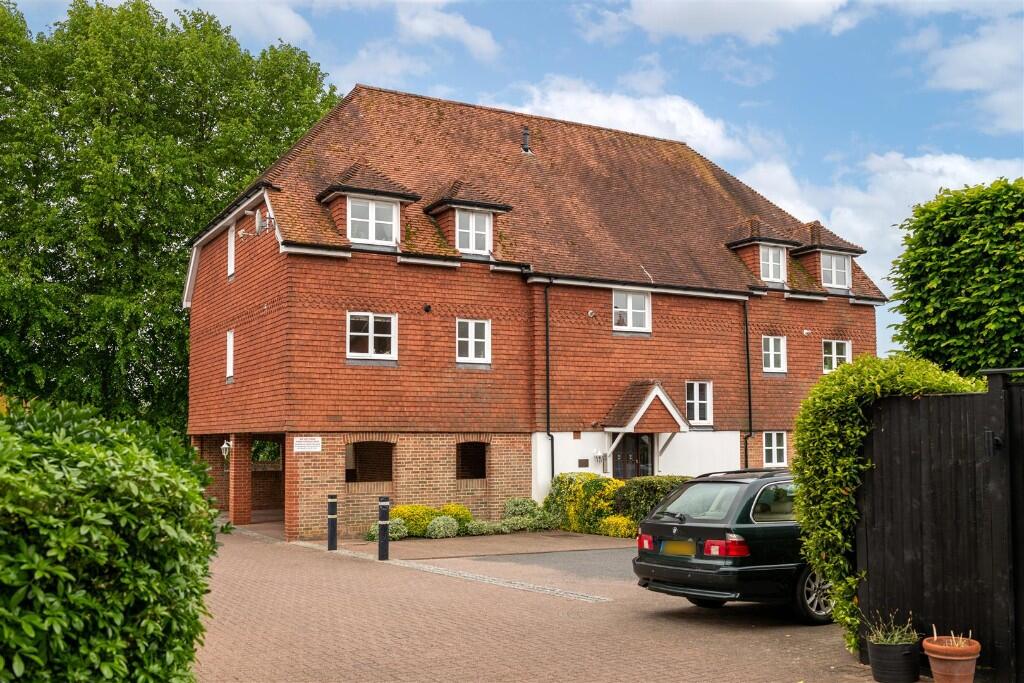 Main image of property: West Street, Reigate, Surrey, RH2