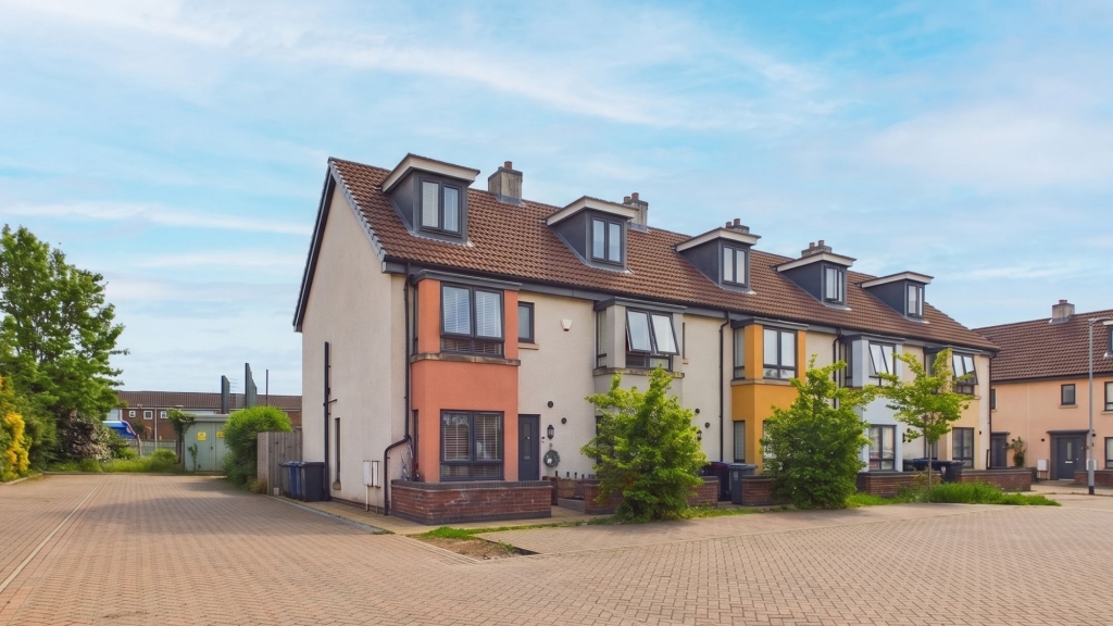 Main image of property: Canal Court, Saxilby, LN1