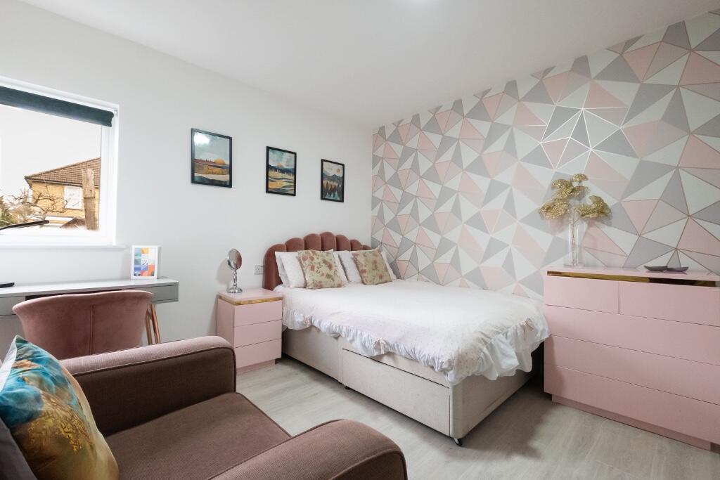 Main image of property: Ramsden Square, Cambridge, Cambridgeshire, CB4