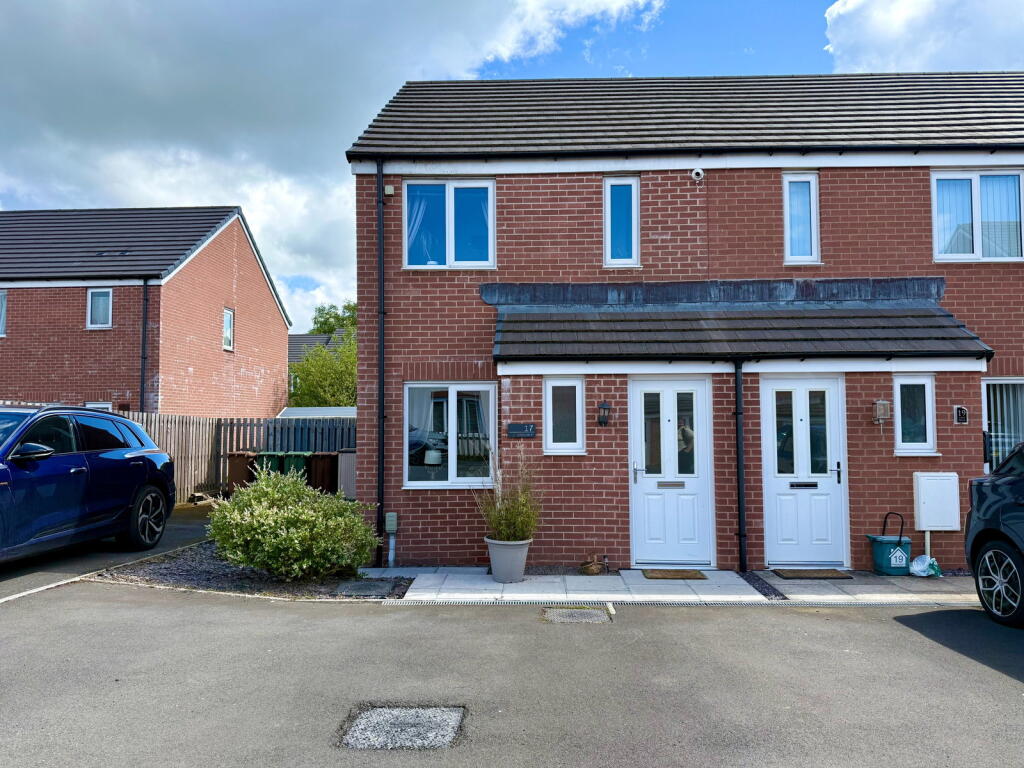 Main image of property: Cae'r Delyn, Oakdale, NP12 0NW