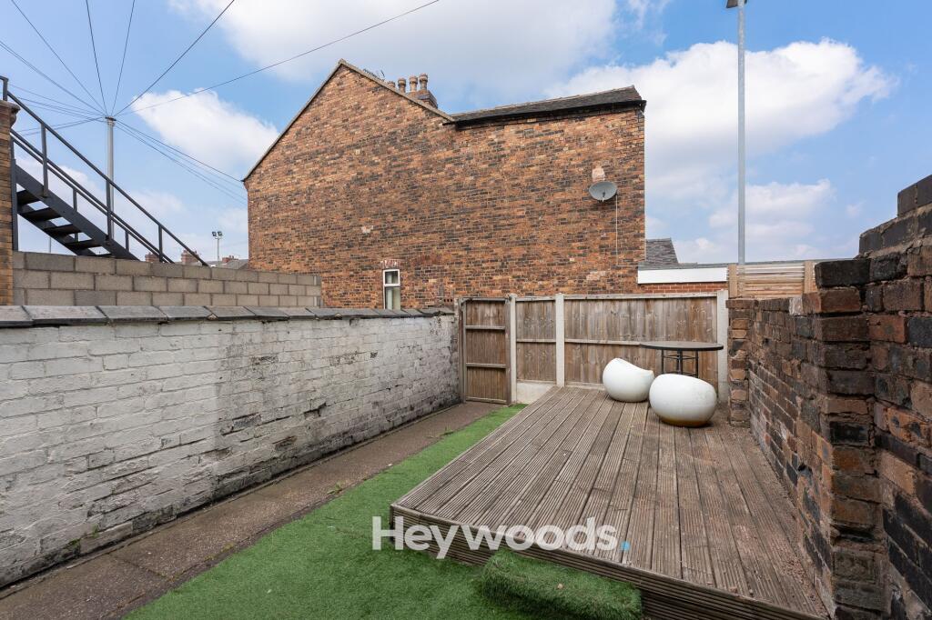 House in Stoke-on-Trent, Sneyd Green - View 4