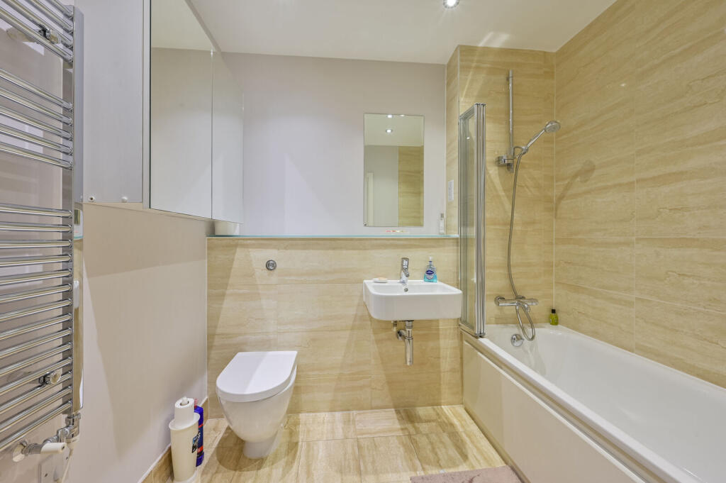 Apartment in London - More