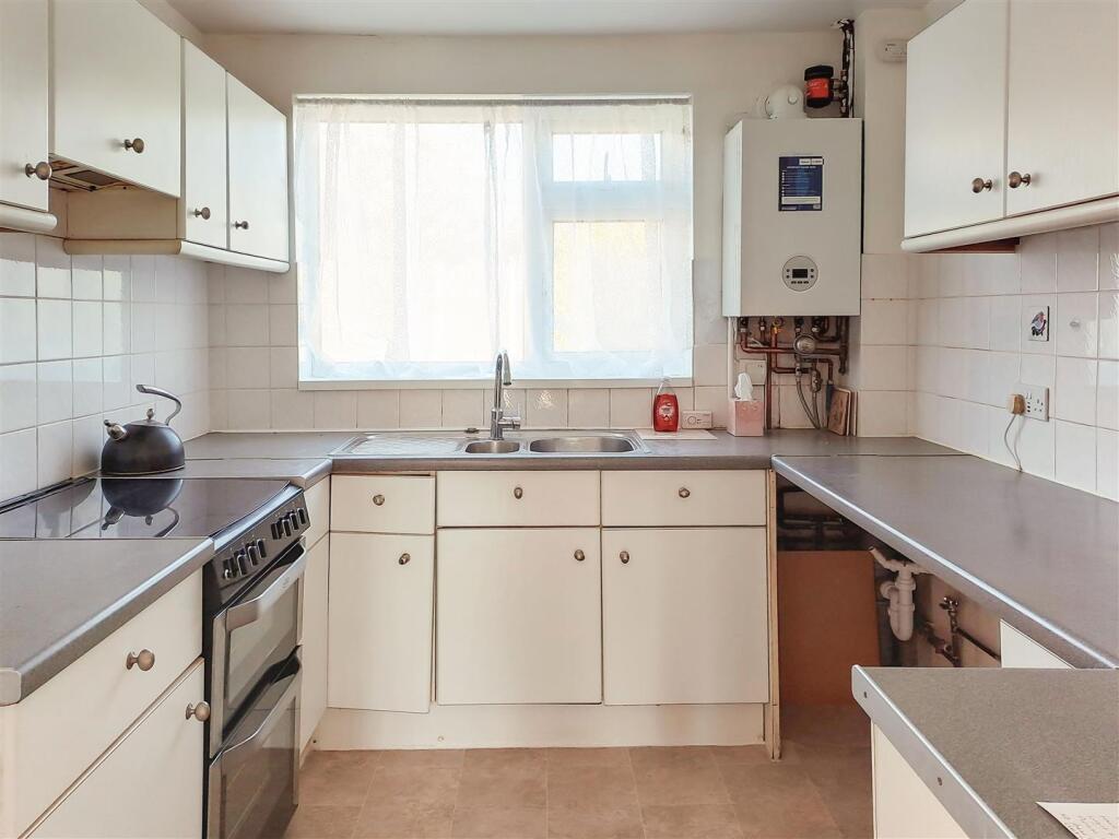 Hide Gardens, Rustington - View 5