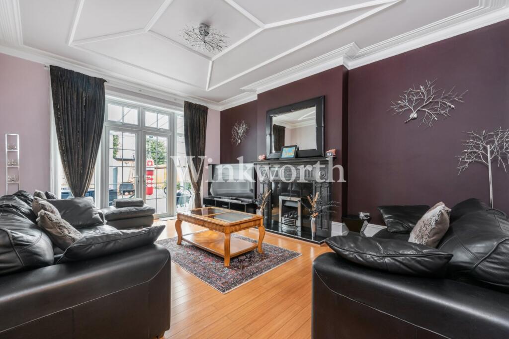 Broomfield Avenue, London, N13 photo 4