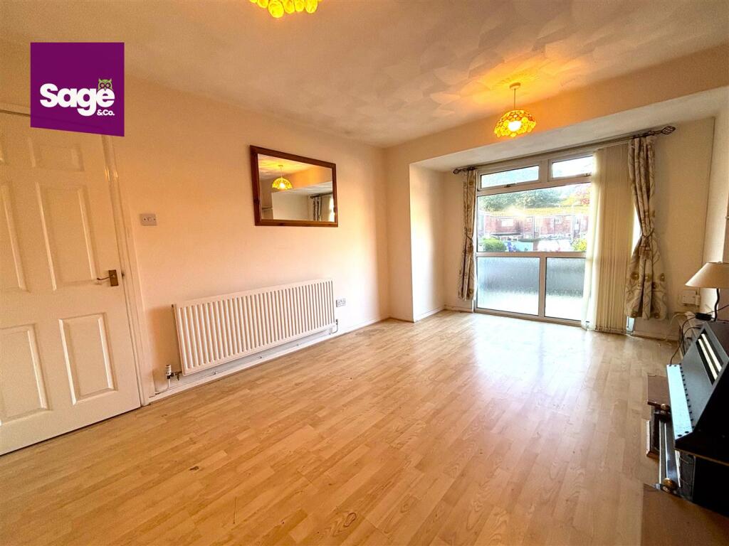 Glaslyn Court, Croesyceiliog, Cwmbran photo 3