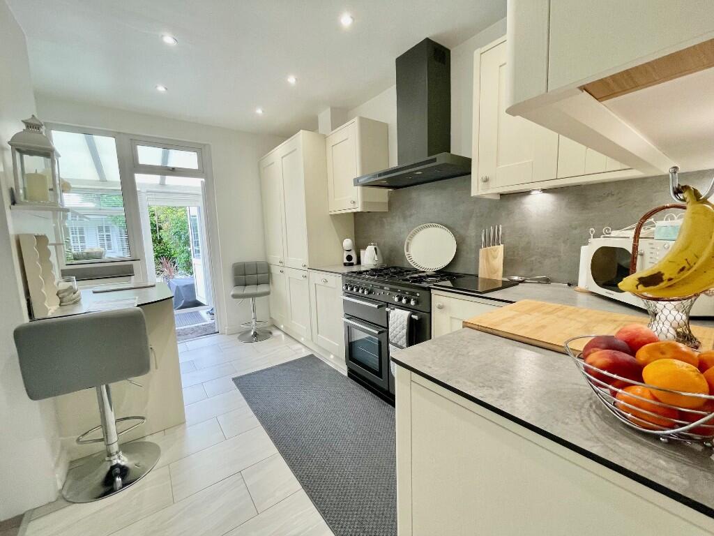 Westcliff-On-Sea, Essex, SS0 photo 3