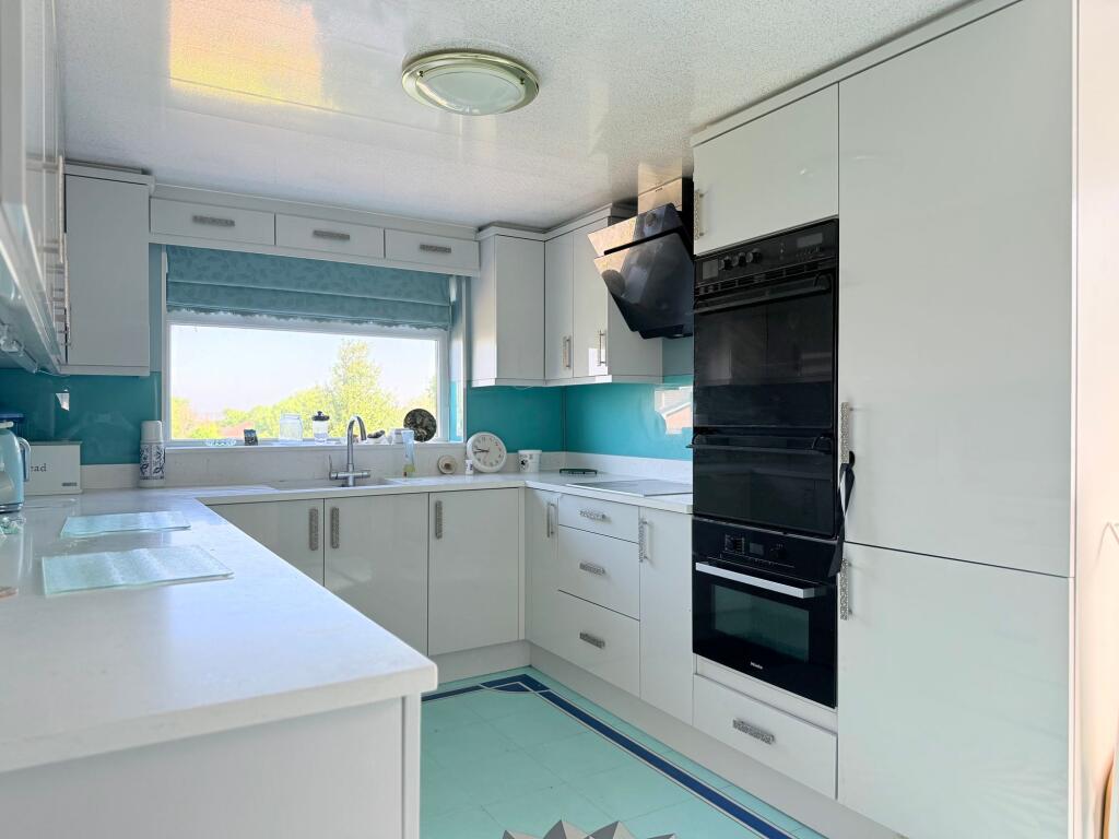 Yew Tree Drive, Oswaldtwistle, BB5 photo 2