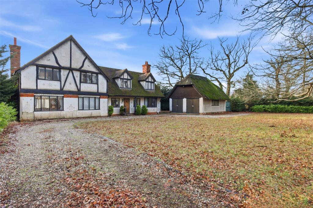 Main image of property: East Hanningfield Road, Sandon, Chelmsford, Essex, CM2