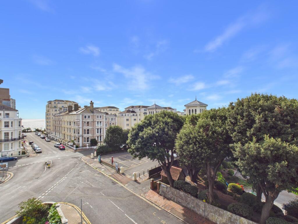 Apartment in Eastbourne, East Sussex - View 4