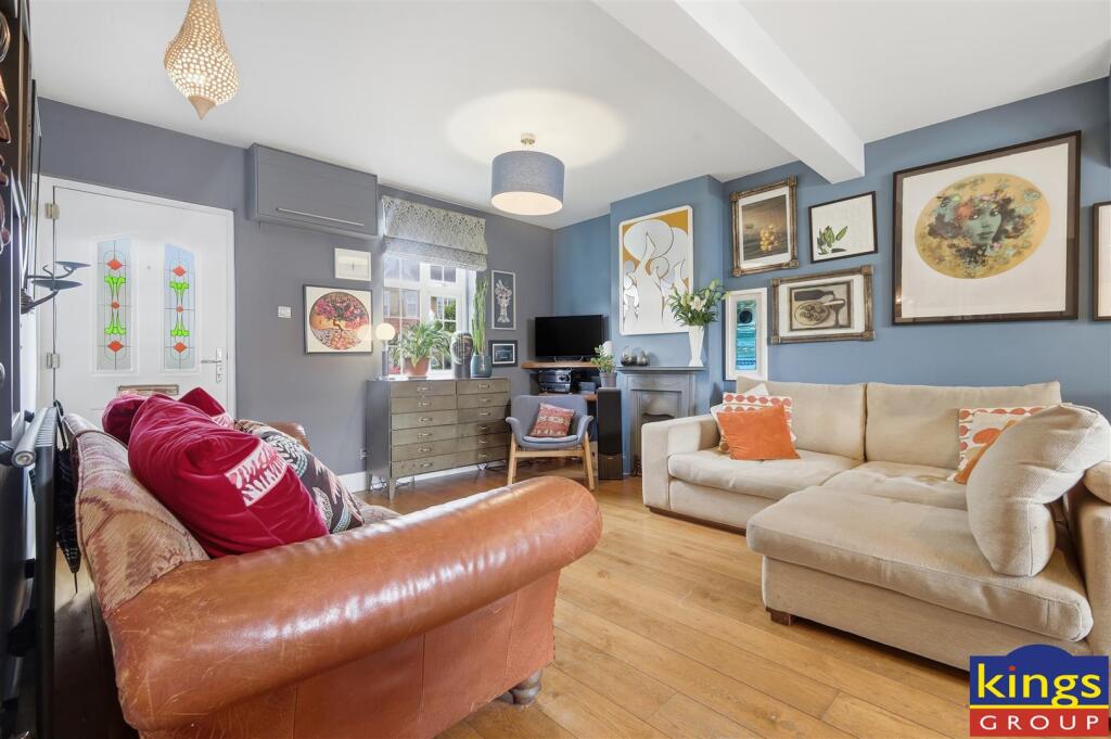 Apartment in London, Highams Park - View 3