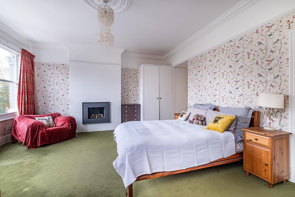4 bedroom end of terrace house for rent