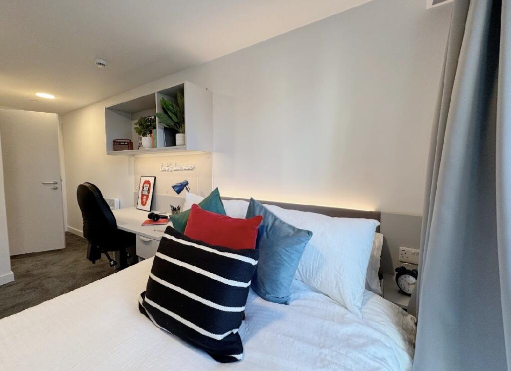 Superior Apartment, City Centre, NG1 - View 2
