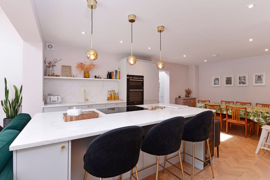House in Waverley, Cranleigh - More