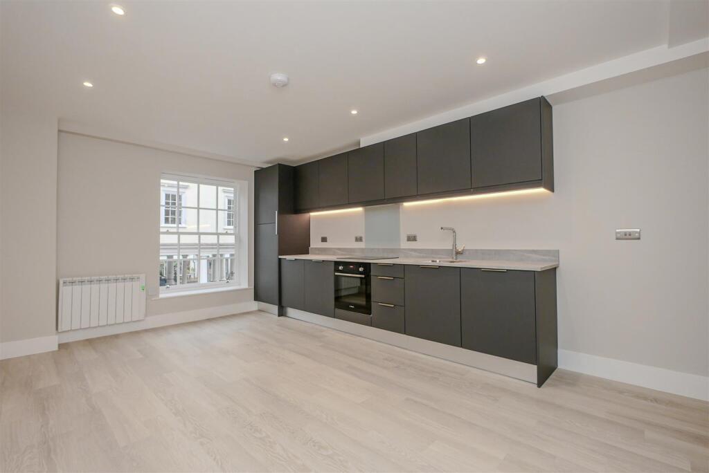 Apartment in South Oxfordshire, Winterbrook, Wallingford - View 2