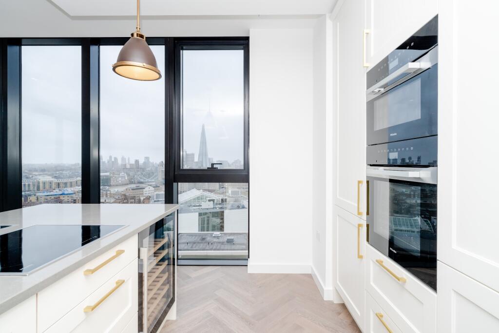 Main image of property: Flat , Gauging Square, London