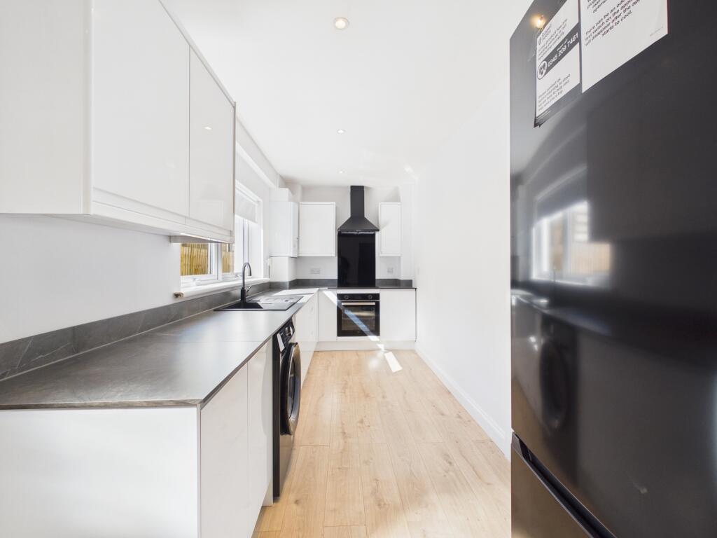 House in Cambuslang, Cairns - More