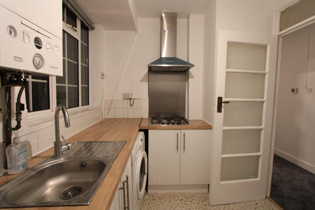 Main image of property: Leigham Avenue, London, SW16