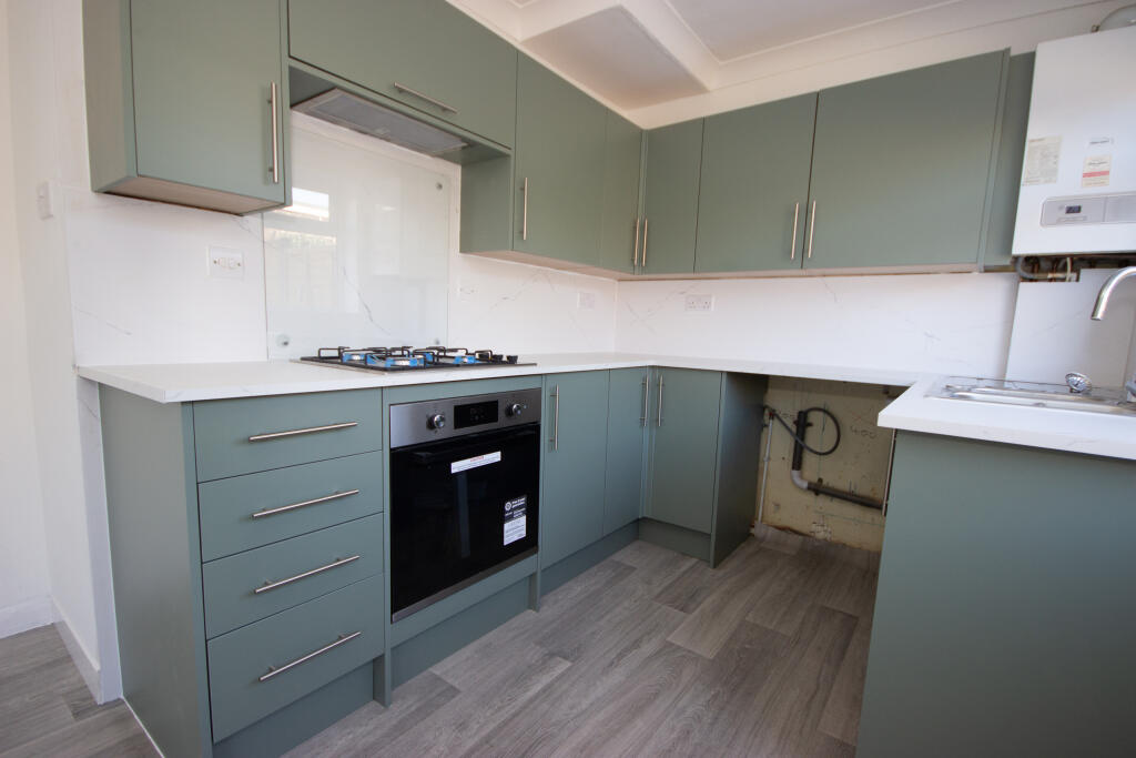 House in Ryde, Weeks - View 3
