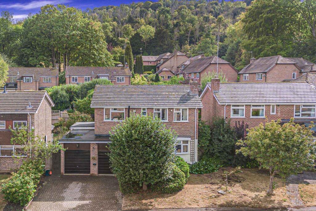 Main image of property: 13 The Bull Meadow, Streatley on Thames