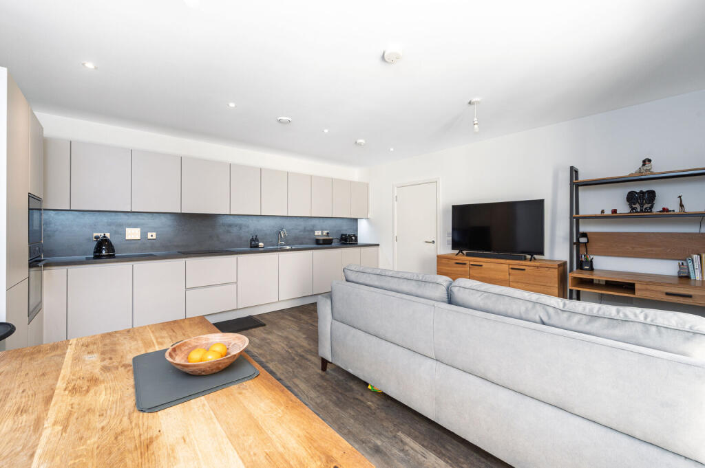 Dollis Valley Drive, High Barnet, Barnet, EN5 photo 4