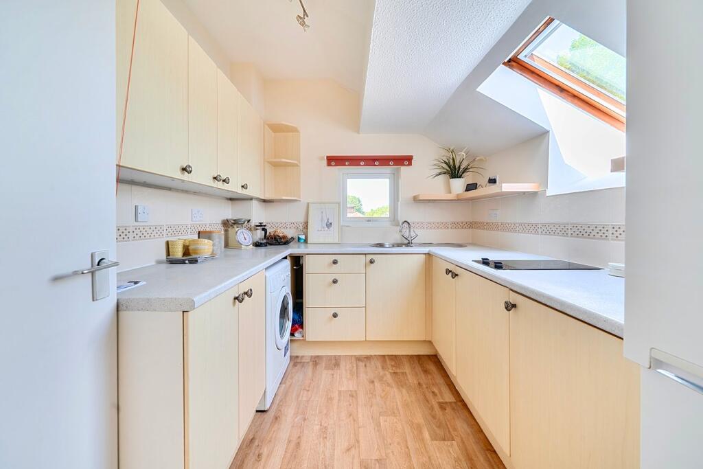 Portland Drive, Willen, Milton Keynes, MK15 photo 4