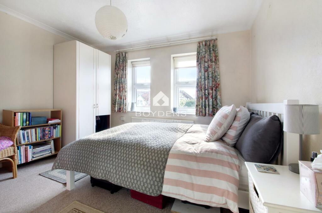 Upper Fourth Avenue, Frinton on Sea photo 5