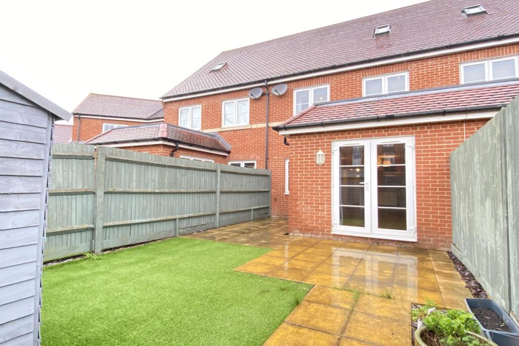 House in Basingstoke and Deane, Tadley - More