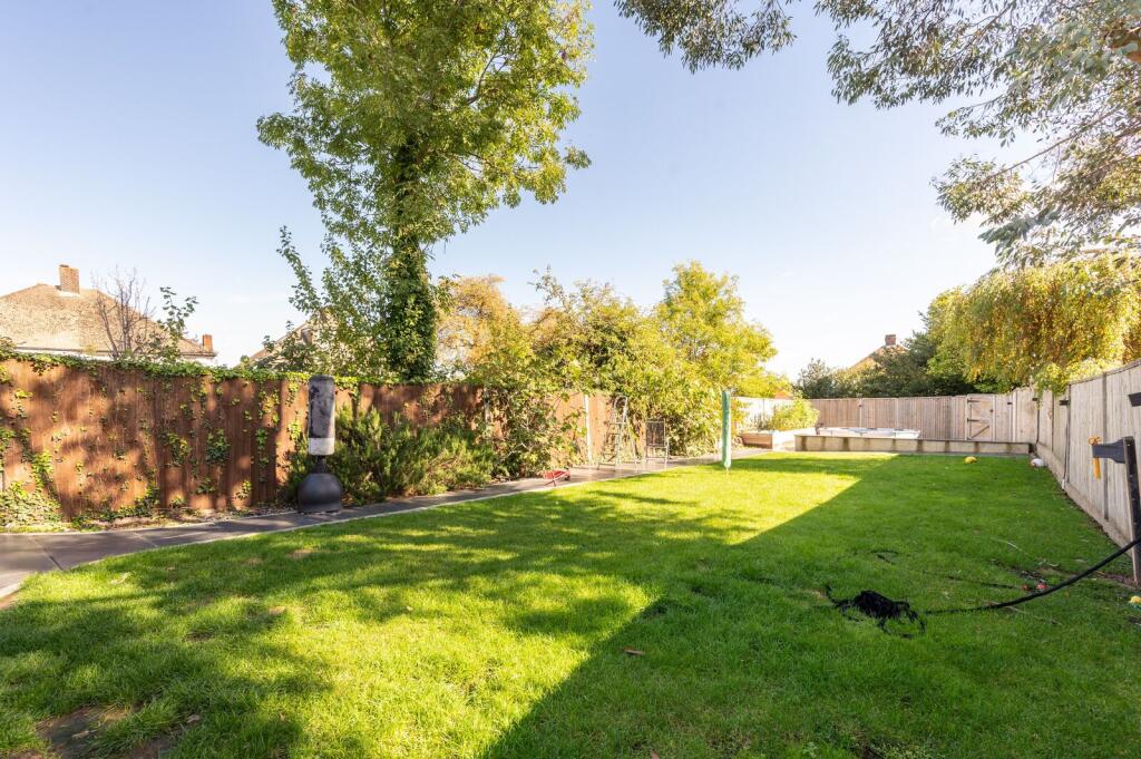 House in London - View 3