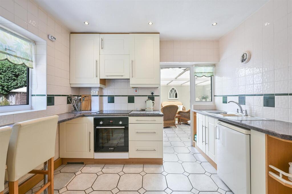 House in Sutton - View 5